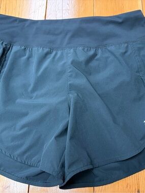 New Balance Women’s Athletic Shorts - Black size L